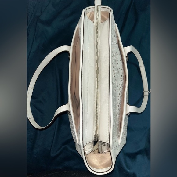 Coach Taylor Eyelet Leather Carry All #F27391 White Bag Tote, White Creme - Picture 4 of 16